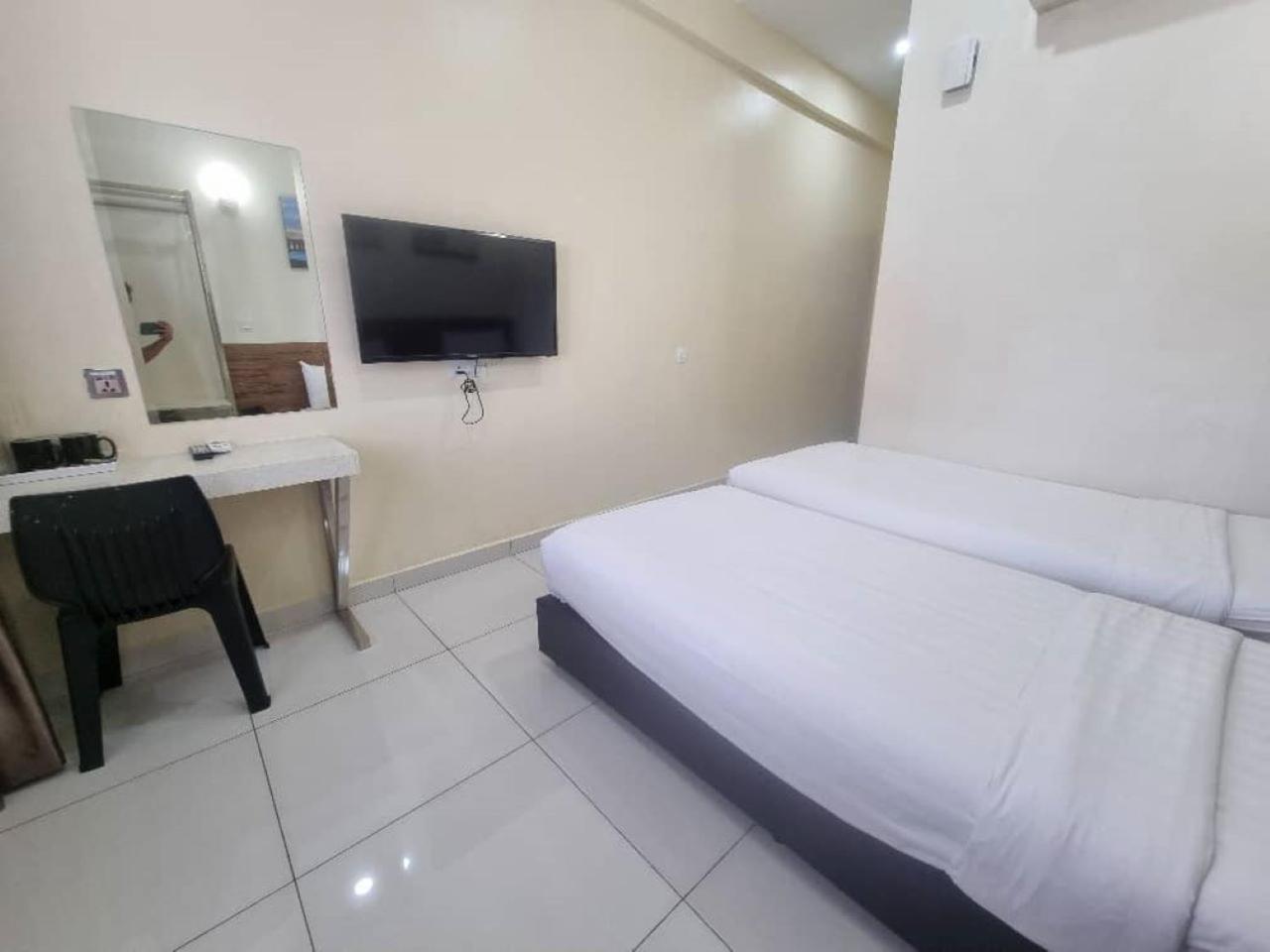 Capital O 89647 Atta Hotel Gelugor Esterno foto